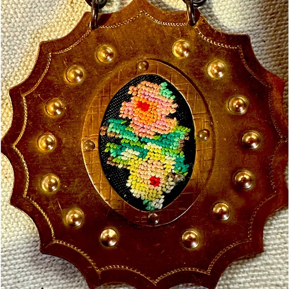 Incredibly Unique VINTAGE COPPER Micro needlepoint SUN/STAR NECKLACE - Picture 1 of 3